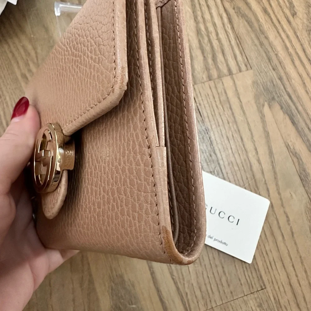 Gucci Tan Leather Wallet with Gold Accent- Box, Dust Bag, Chain and COA included - Picture 8 of 11